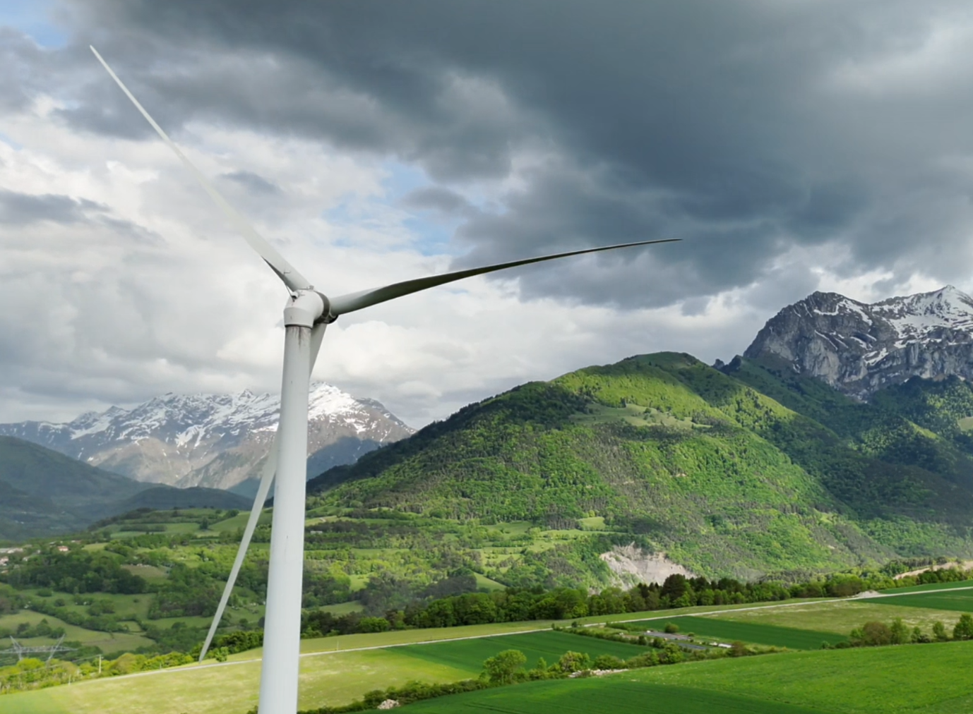 Inspection d’une éolienne par drone en environnement montagneux