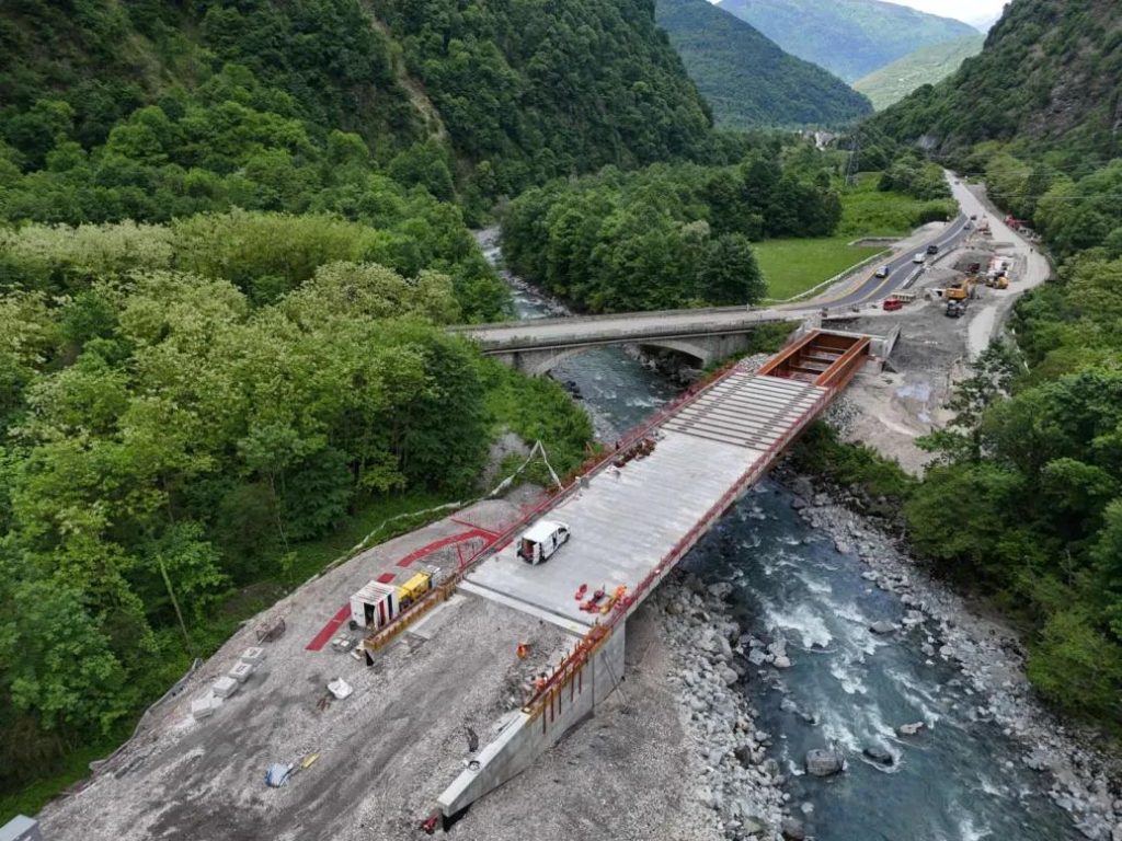 Suivi aérien par drone d’un chantier de construction d’un pont